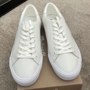 Super cute and comfy white Madewell Cloudwalk sneakers